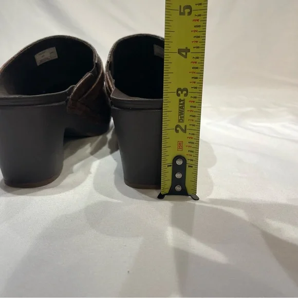 Crocs Brown Embossed Leather-Look Heeled Mules Slide On Women’s Size 10 Shoes - Picture 8 of 16